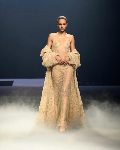 Collection Couture Automne-Hiver 2023 d’Ashi Studio : Essence et Extase Collection Couture Automne-Hiver 2023 d’Ashi Studio : Essence et Extase