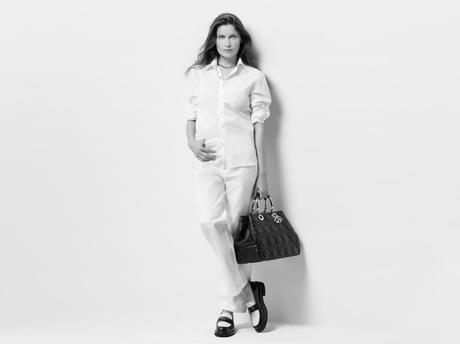 Laetitia Casta incarne la campagne du sac iconique Lady 95.22 de Dior