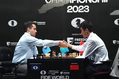 Ding Liren champion du monde d'échecs au bout d'un match à suspens. Ding Liren champion du monde d'échecs au bout d'un match à suspens.