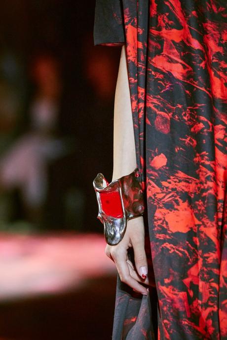 Le défilé de mode révolutionnaire de YUIMA NAKAZATO : MAGMA