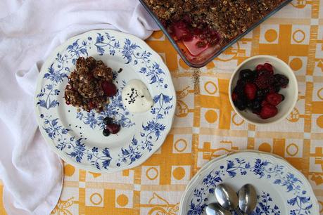 Crumble sésame noir-fruits rouges