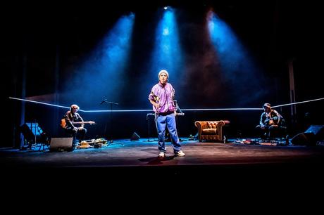 Gwendoline Gauthier incarne avec force et fureur le personnage d’Effie sur la scène du Poche.