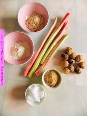 Crumble de rhubarbe aux noix (Vegan) Crumble de rhubarbe aux noix (Vegan)