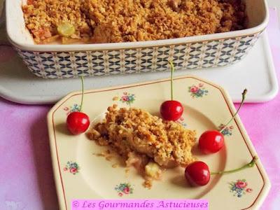 Crumble de rhubarbe aux noix (Vegan) Crumble de rhubarbe aux noix (Vegan)