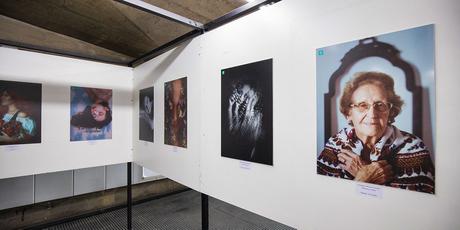 7 façons uniques de présenter votre portfolio en tant que photographe Photographie présentée dans une galerie d'art