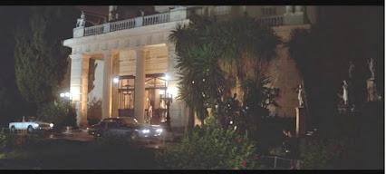 De 1962 à 1982, l'Achilleion, le palais corfiote de Sissi, fut un casino. De 1962 à 1982, l'Achilleion, le palais corfiote de Sissi, fut un casino.