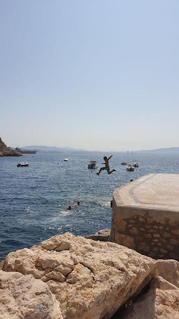 Plouf sur la Côte Bleue Plouf sur la Côte Bleue