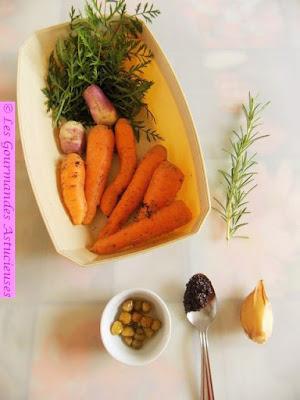 Carottes rôties (romarin, gingembre et estragon original) et leur condiment à l'ail (Vegan)