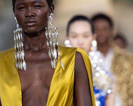 Valentino Haute Couture Automne/Hiver 2023-24 : Un nouveau langage du luxe