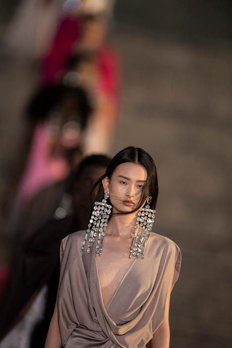 Valentino Haute Couture Automne/Hiver 2023-24 : Un nouveau langage du luxe