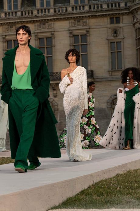 Valentino Haute Couture Automne/Hiver 2023-24 : Un nouveau langage du luxe