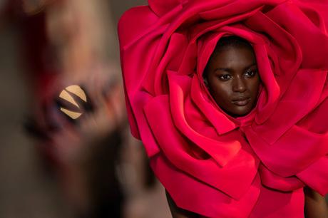 Valentino Haute Couture Automne/Hiver 2023-24 : Un nouveau langage du luxe