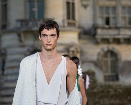 Valentino Haute Couture Automne/Hiver 2023-24 : Un nouveau langage du luxe