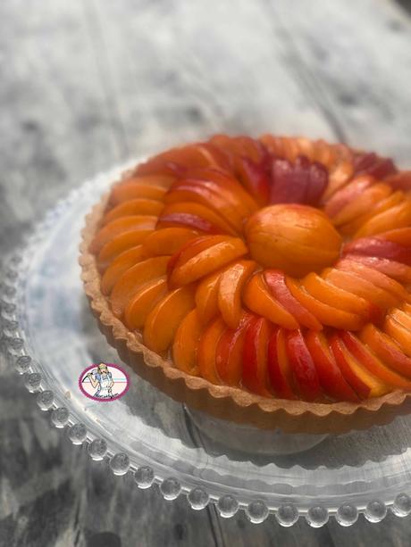 La jolie tarte abricot pistache et pointe de romarin