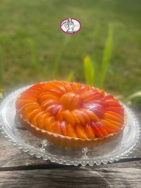 La jolie tarte abricot pistache et pointe de romarin