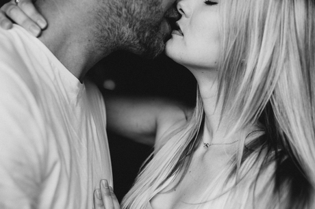 couple en train de se séduire