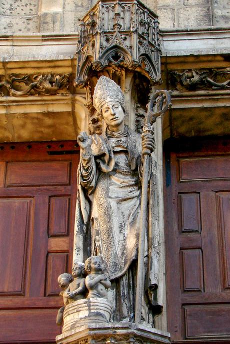 Merveilles de Lorraine - Saint-Nicolas (trumeau du portail). Photo par Vassil [Domaine public via Wikimedia Commons]