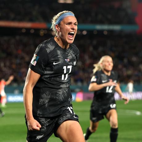 Les Femmes, au Soocer, en Doivent Une à Tricky Dicky