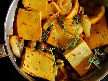 Tofu à la façon du poulet aux olives, et riz Tofu à la façon du poulet aux olives, et riz