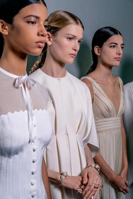 Collection Automne-Hiver 2023-2024 de la Haute Couture : Dior Façonne sa propre Temporalité