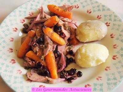 Champignon-poulet et carottes, sauce au vin rouge et aux cassis (Vegan) Champignon-poulet et carottes, sauce au vin rouge et aux cassis (Vegan)