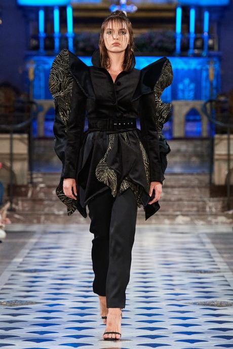 LA MÉTAMORPHOSE COLLECTION COUTURE AUTOMNE HIVER 2023 2024 LA MÉTAMORPHOSE COLLECTION COUTURE AUTOMNE HIVER 2023 2024