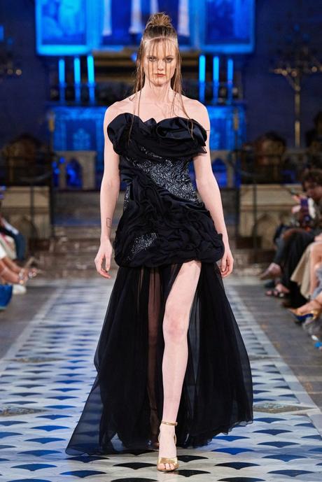 LA MÉTAMORPHOSE COLLECTION COUTURE AUTOMNE HIVER 2023 2024 LA MÉTAMORPHOSE COLLECTION COUTURE AUTOMNE HIVER 2023 2024