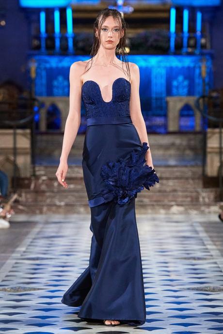 LA MÉTAMORPHOSE COLLECTION COUTURE AUTOMNE HIVER 2023 2024 LA MÉTAMORPHOSE COLLECTION COUTURE AUTOMNE HIVER 2023 2024