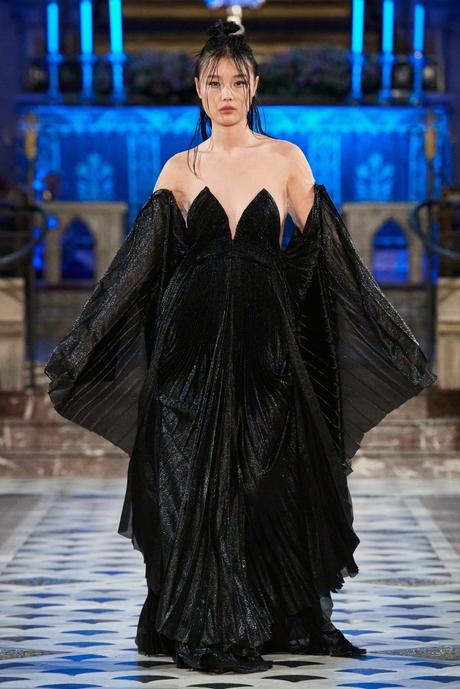 LA MÉTAMORPHOSE COLLECTION COUTURE AUTOMNE HIVER 2023 2024 LA MÉTAMORPHOSE COLLECTION COUTURE AUTOMNE HIVER 2023 2024