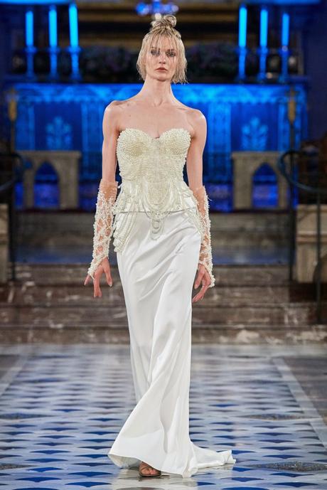 LA MÉTAMORPHOSE COLLECTION COUTURE AUTOMNE HIVER 2023 2024 LA MÉTAMORPHOSE COLLECTION COUTURE AUTOMNE HIVER 2023 2024