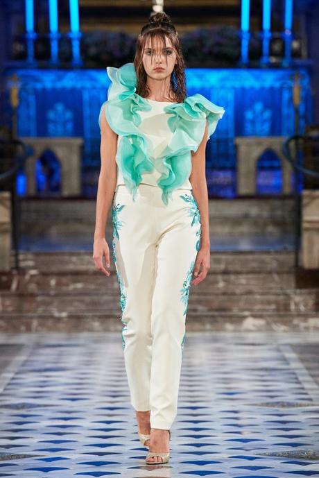 LA MÉTAMORPHOSE COLLECTION COUTURE AUTOMNE HIVER 2023 2024 LA MÉTAMORPHOSE COLLECTION COUTURE AUTOMNE HIVER 2023 2024