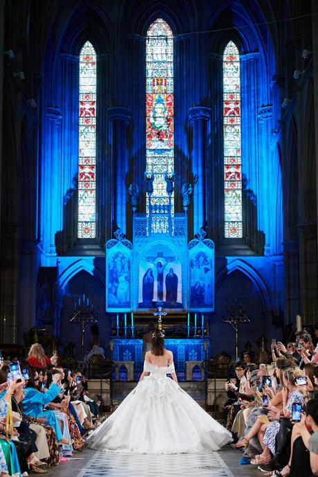 LA MÉTAMORPHOSE COLLECTION COUTURE AUTOMNE HIVER 2023 2024 LA MÉTAMORPHOSE COLLECTION COUTURE AUTOMNE HIVER 2023 2024