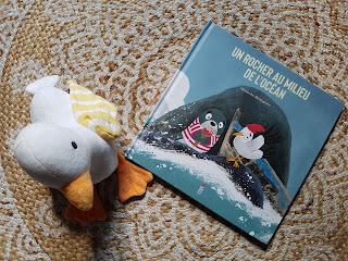 Un rocher au milieu de l'océan