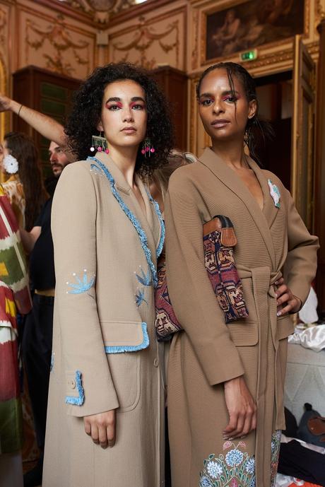La FASHIONWEEK de Paris a honoré la mode ouzbek La FASHIONWEEK de Paris a honoré la mode ouzbek