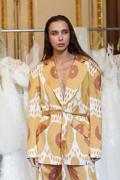 La FASHIONWEEK de Paris a honoré la mode ouzbek La FASHIONWEEK de Paris a honoré la mode ouzbek