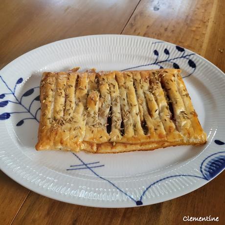 Feuilleté aux betteraves, échalotes confites et Roquefort