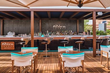 Le Riva Lounge, mélange irrésistible d’élégance et de style, revient à Porto Cervo pour la troisième année consécutive