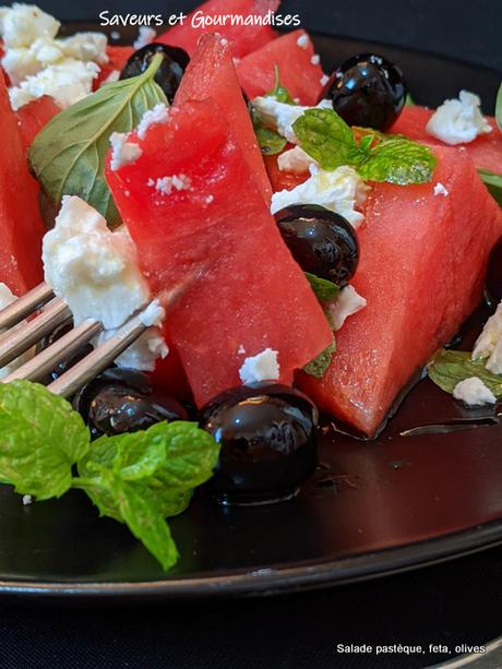 Salade de pastèque à la feta et aux olives marinées d’Ottolenghi.