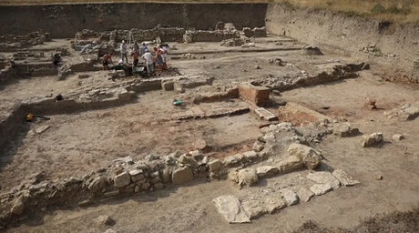 Des archéologues découvrent une ancienne synagogue dans la région de la mer Noire