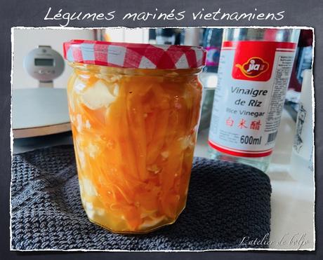 Légumes marinés (do chua) à la vietnamienne pour sandwich (banh mi vietnamien)