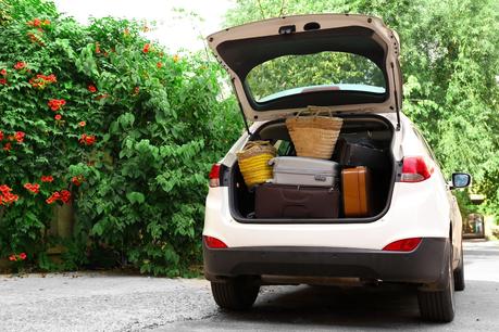 Assurez un départ en vacances serein en vérifiant les éléments clés de votre voiture