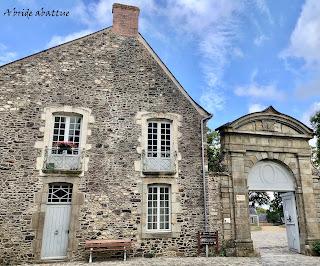 Sainte-Suzanne, une ville par décision royale