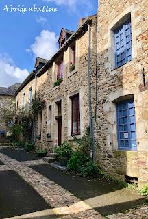 Sainte-Suzanne, une ville par décision royale Sainte-Suzanne, une ville par décision royale