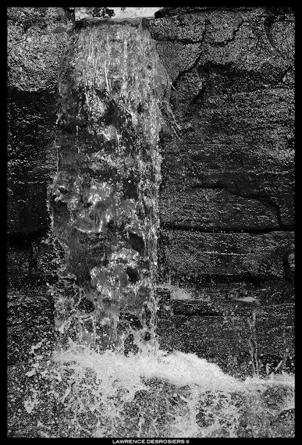 Même chute photographiée à vitesse lente et rapide…