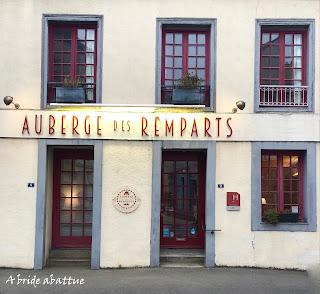 Nicolas Cribier, le patron collectionneur de l'Hôtel Auberge des Remparts à Laval (53) Nicolas Cribier, le patron collectionneur de l'Hôtel Auberge des Remparts à Laval (53)