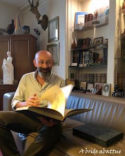 Nicolas Cribier, le patron collectionneur de l'Hôtel Auberge des Remparts à Laval (53)