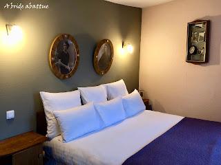 Nicolas Cribier, le patron collectionneur de l'Hôtel Auberge des Remparts à Laval (53) Nicolas Cribier, le patron collectionneur de l'Hôtel Auberge des Remparts à Laval (53)