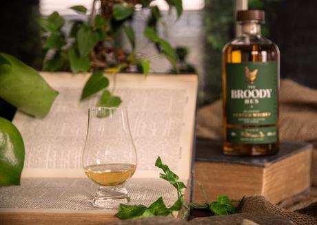 The Broody Hen : Une Danse Sophistiquée de Saveurs, L’Essence Cachée de l’Écosse