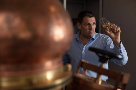 The Broody Hen : Une Danse Sophistiquée de Saveurs, L’Essence Cachée de l’Écosse