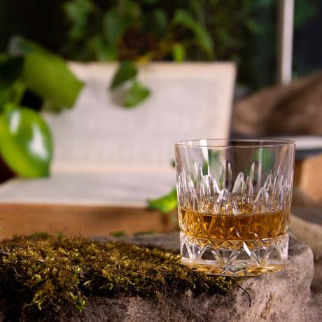 The Broody Hen : Une Danse Sophistiquée de Saveurs, L’Essence Cachée de l’Écosse